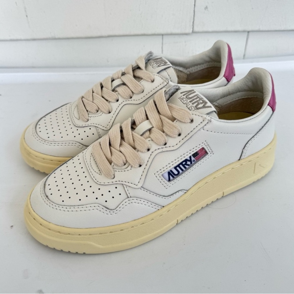 Autry Medalist Low Sneaker White Pink size 35 New!